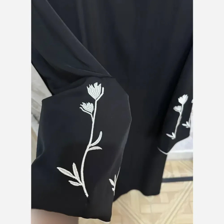 عبا مدل اسلما جنس الیزه درجه یک گلدوزی شده رنگ مشکی