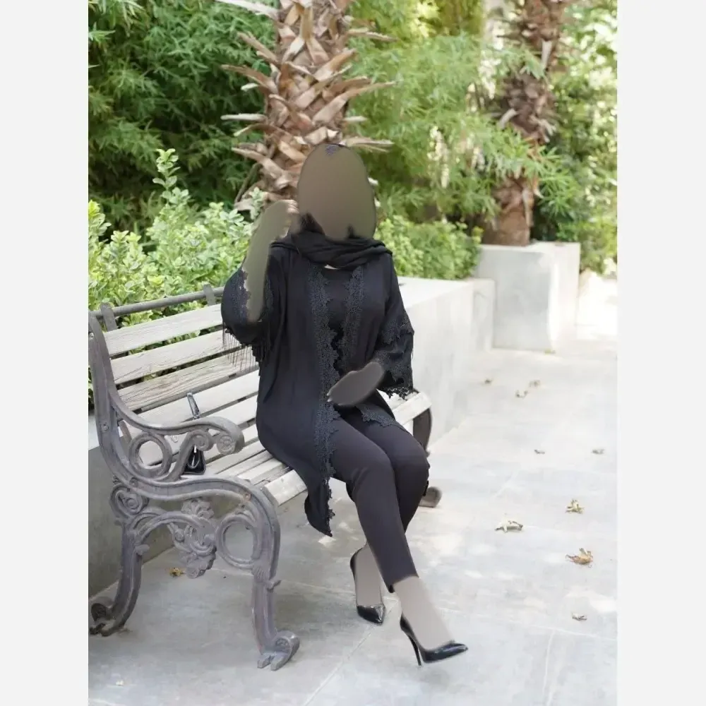 مانتو زنانه مدل وفا جنس کرسپو با خرجکار گیپور رنگ مشکی سایز 38 تا 52