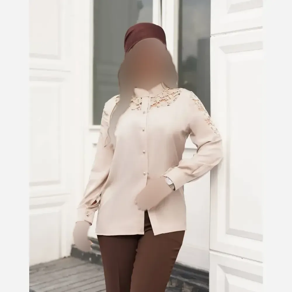 شومیز یقه ایستاده پارچه لیوسل خرجکار گیپور زنانه