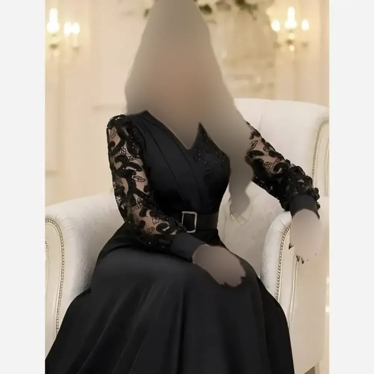 پیراهن مجلسی زنانه جنس کرپ غواصی و پولکی مشکی با کمربند